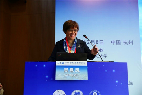 吴息凤院长做主题报告.jpg